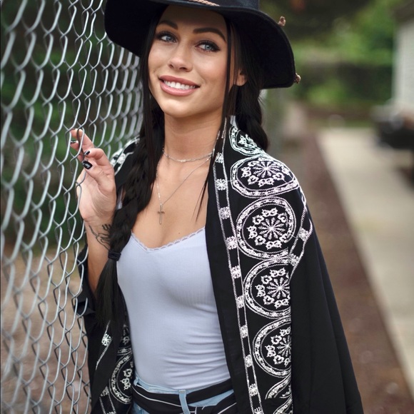 Embroidered Black and White Border Kimono - Picture 7 of 11